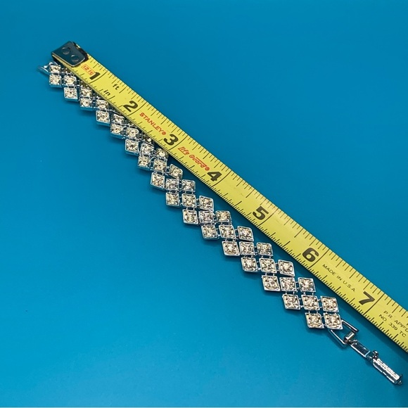 SALE! 3for$15 Vintage Rhinestone Bracelet 7.5” Silver Tone Fold over clasp - Picture 7 of 8